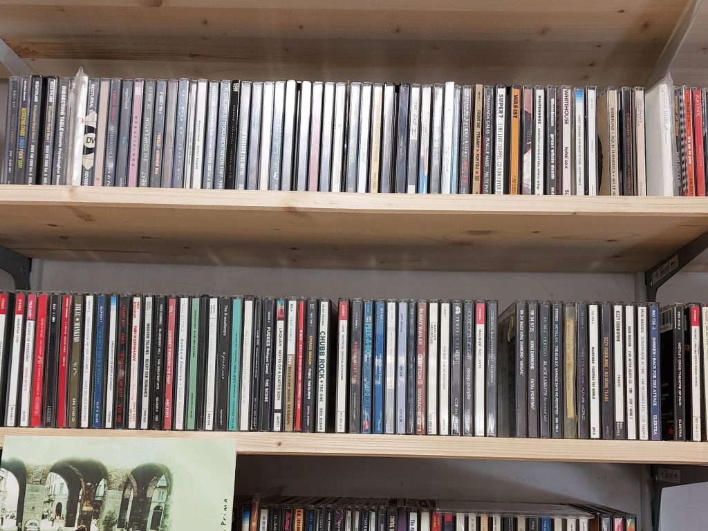 CD Sammlung im Regal